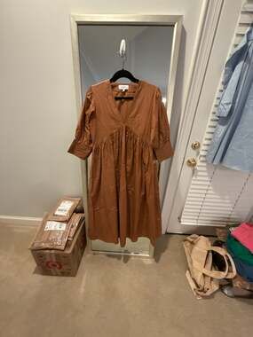 LIVRO Terracotta Cotton Midi Dress with V-Neck and Puffed Sleeves